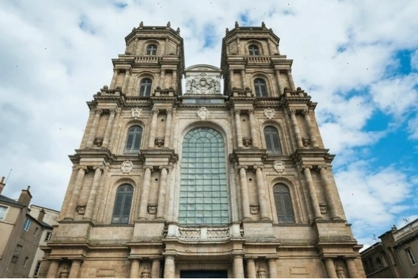 Kiến trúc cổ kính tại thành phố Rennes