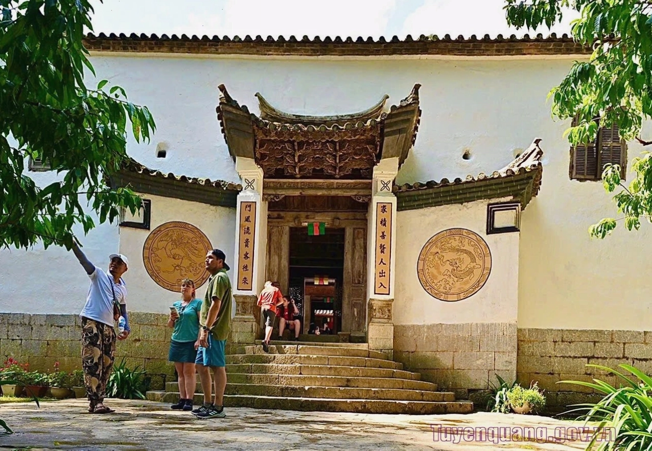 Kiến trúc cổng chính Dinh Nhà Vương, Hà Giang