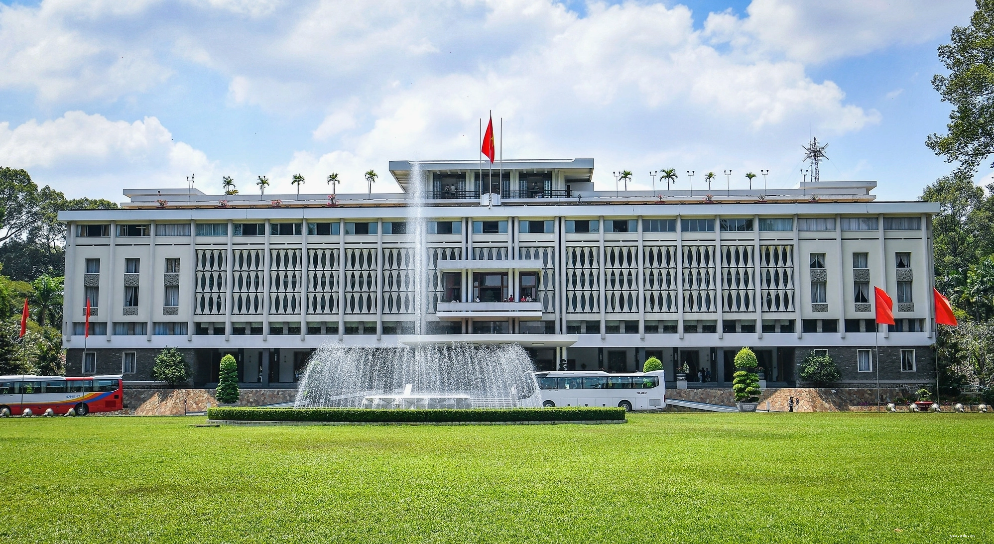 Kiến trúc Dinh Độc Lập về đêm