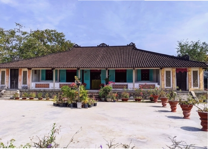 Kiến trúc gỗ độc đáo của Nhà cổ trăm cột