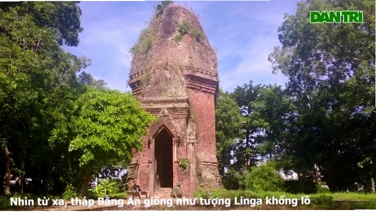 Kiến trúc hình bát giác độc đáo của tháp Bằng An