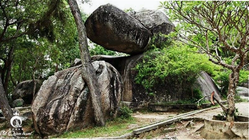 Kiệt tác thiên nhiên Hòn Trống Mái Sầm Sơn