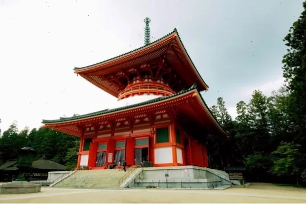 Konpon Daito tại Koyasan, trung tâm tâm linh của Wakayama