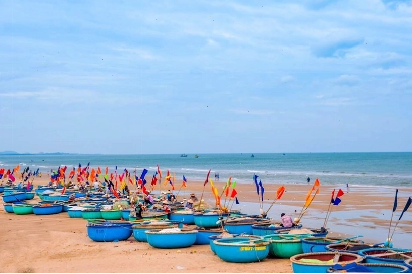 Làng chài Phước Tỉnh với những chiếc thuyền đánh cá truyền thống