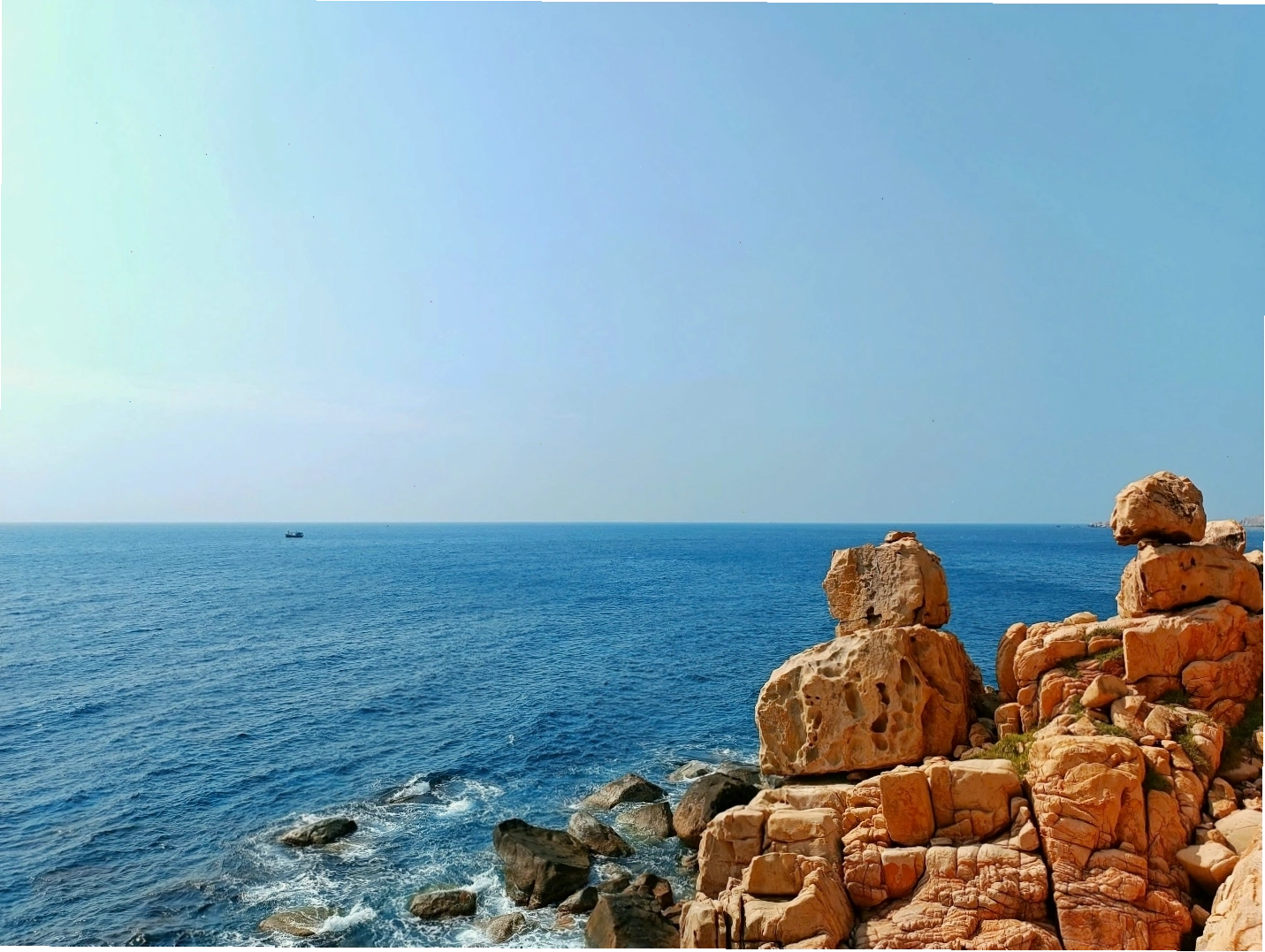 Làng chài ven biển yên bình