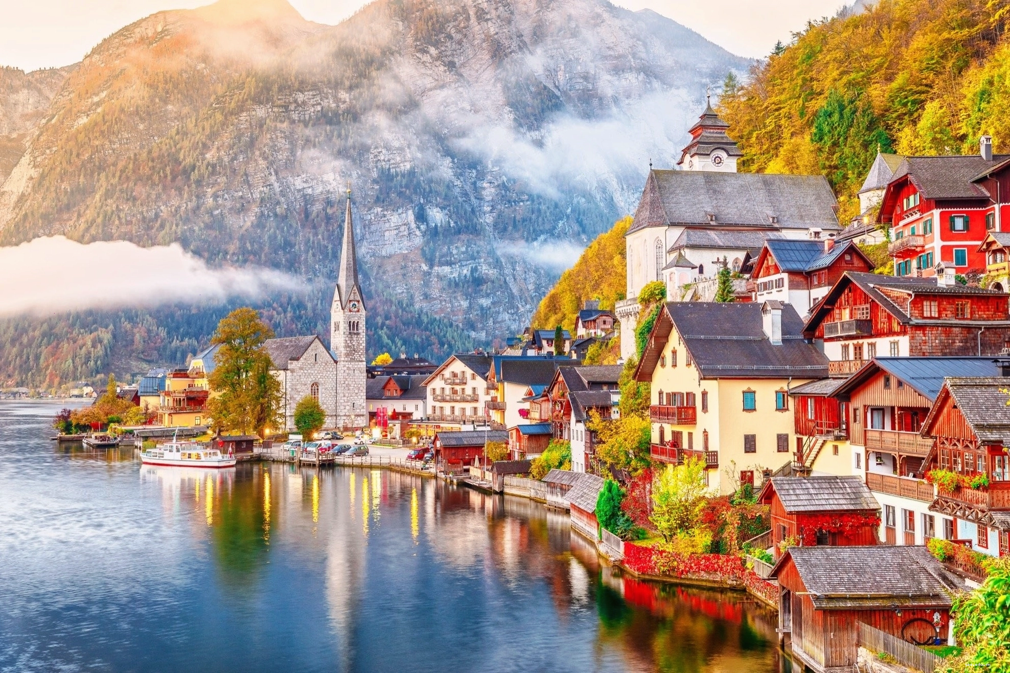 Làng cổ Hallstatt đẹp như tranh vẽ bên hồ nước