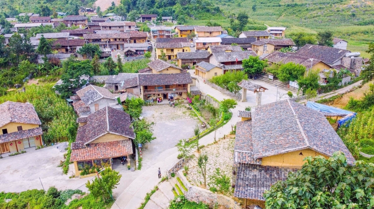 Làng Lô Lô Chải yên bình dưới chân cột cờ Lũng Cú, Hà Giang