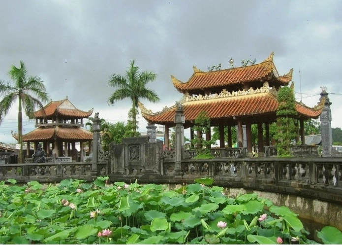 Lăng Mẫu tại Phủ Dầy - không gian thanh tịnh và trang nghiêm