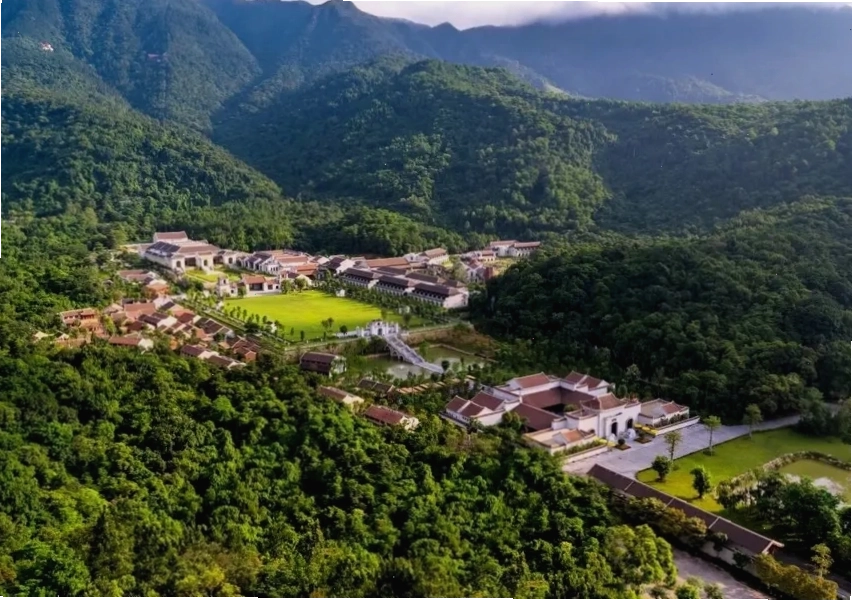 Làng Nương Yên Tử nhìn từ xa