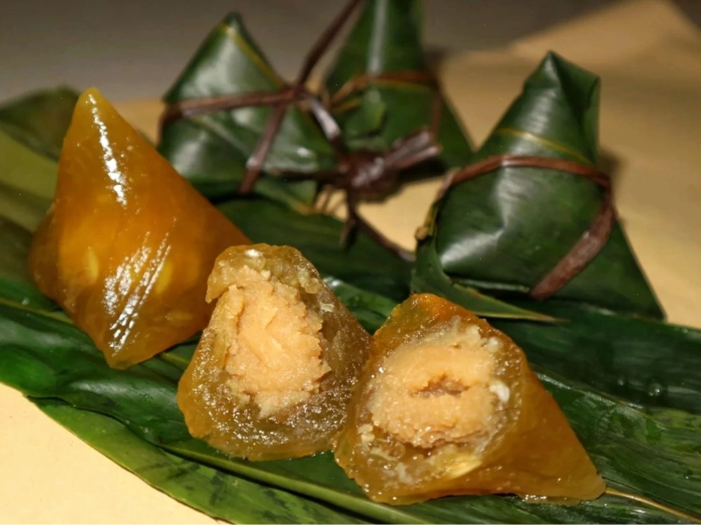Làng Văn Hóa Du Lịch Thái Hải với những ngôi nhà sàn truyền thống