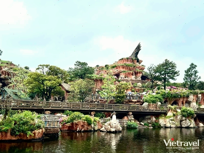 Lâu đài Disney tại Tokyo Disneyland