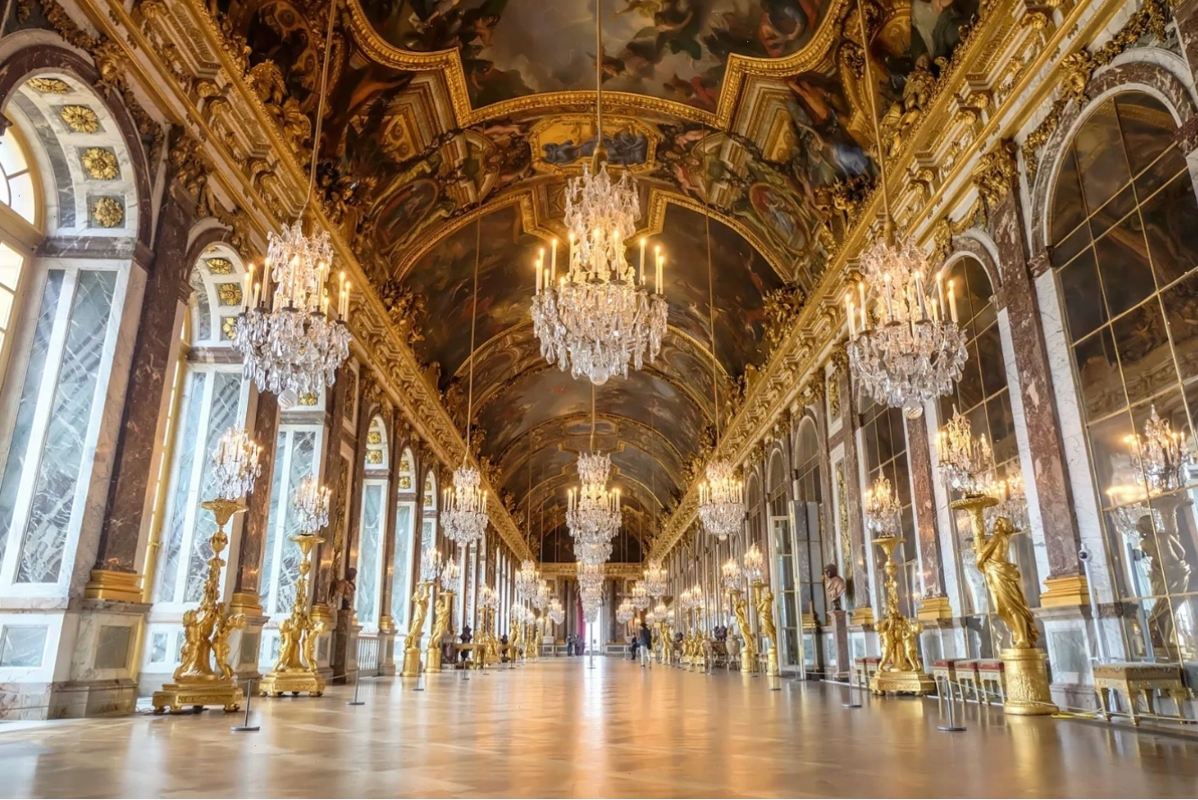 Lâu đài Versailles tráng lệ với khu vườn rộng lớn