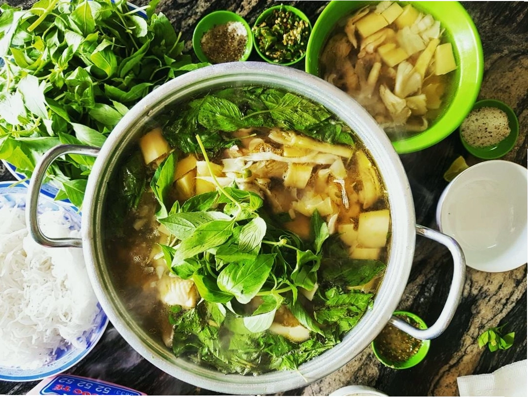 Lẩu gà lá é - Đặc sản Đà Lạt hấp dẫn