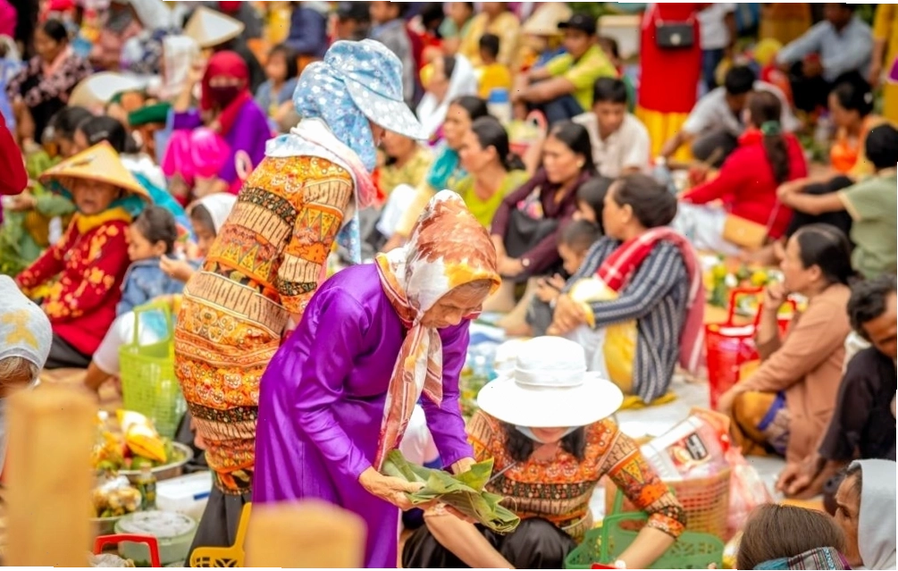 Lễ hội Katê tại Tháp Chăm Po Klong Garai