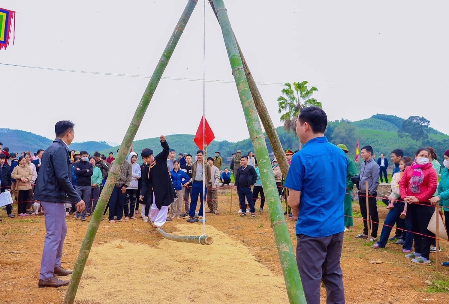 Lễ hội tắm lửa của người Cao Lan, xã Chân Sơn