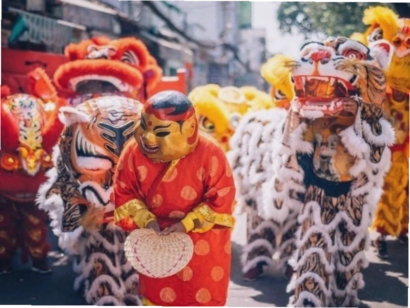 Lễ múa lân sôi động, náo nhiệt tại xứ Trung