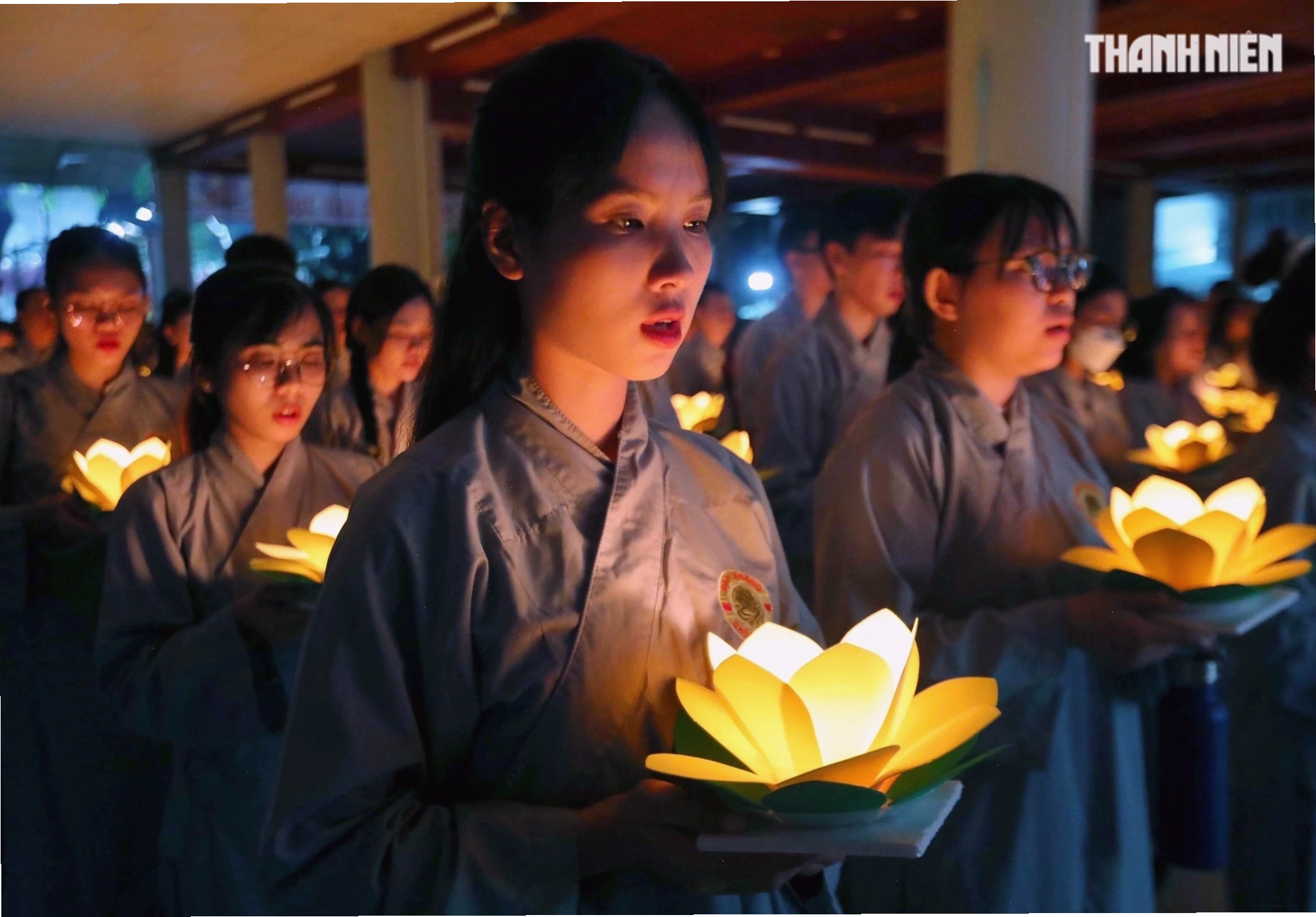 Lễ thả hoa đăng tại Chùa Diệu Pháp trên sông Sài Gòn