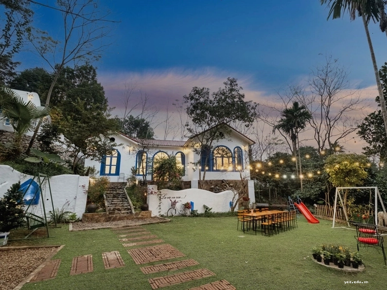 Lối đi xanh mát dẫn vào Mirabella Ba Vì Mountain Retreat