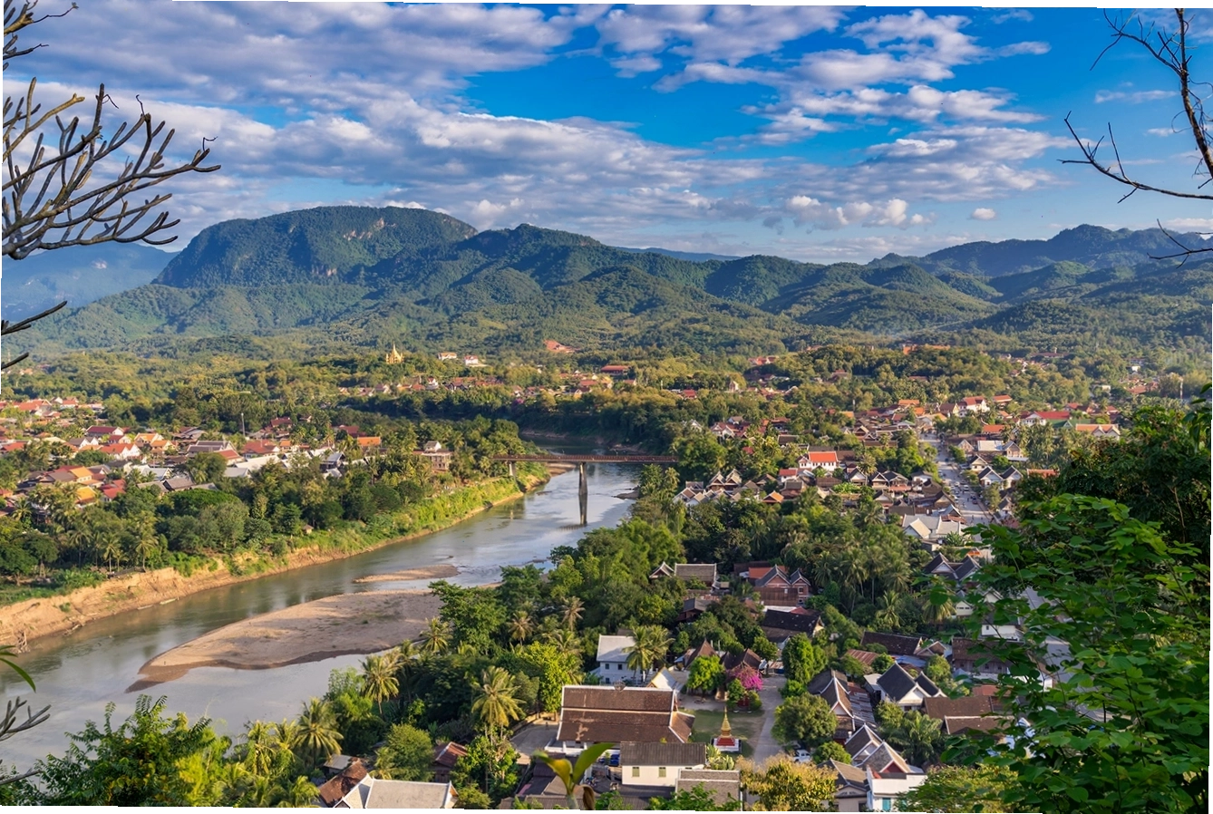 Luang Prabang, Lào - Thành phố di sản yên bình với chùa cổ và thác nước