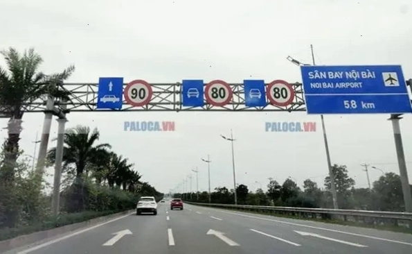 Lưu thông xe cộ thuận lợi trên đường phố