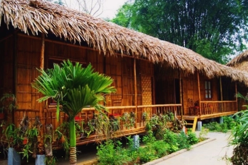 Mai Châu Farmstay tọa lạc tại vị trí trung tâm Bản Lác