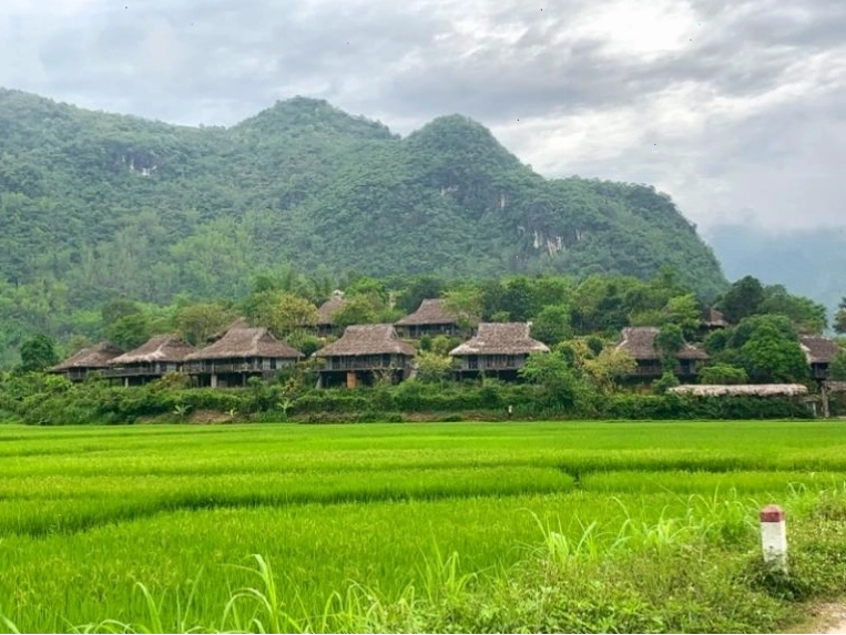Mâm cơm hấp dẫn với các món đặc sản Bản Lác Mai Châu