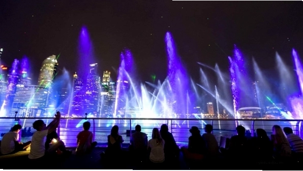 Màn trình diễn ánh sáng và nước Spectra tại Marina Bay Singapore