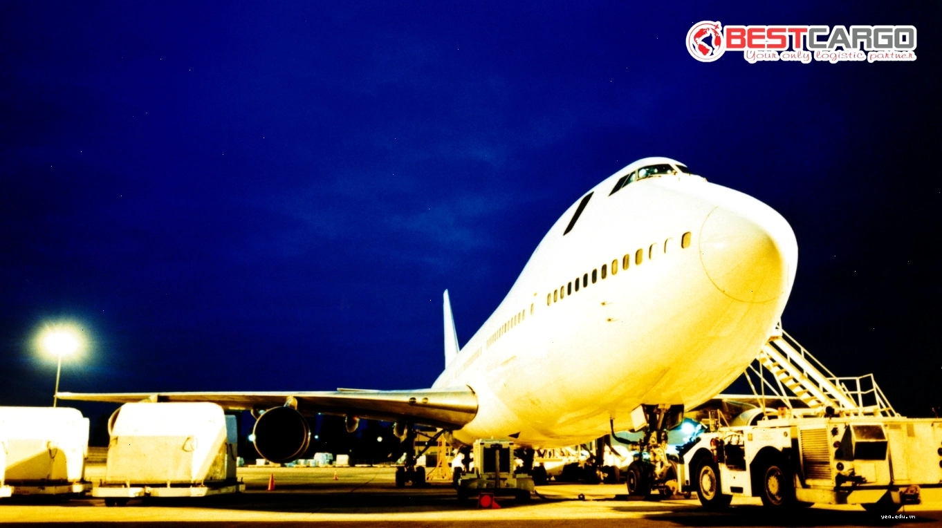Máy bay chở hàng (Freighter) hiện đại