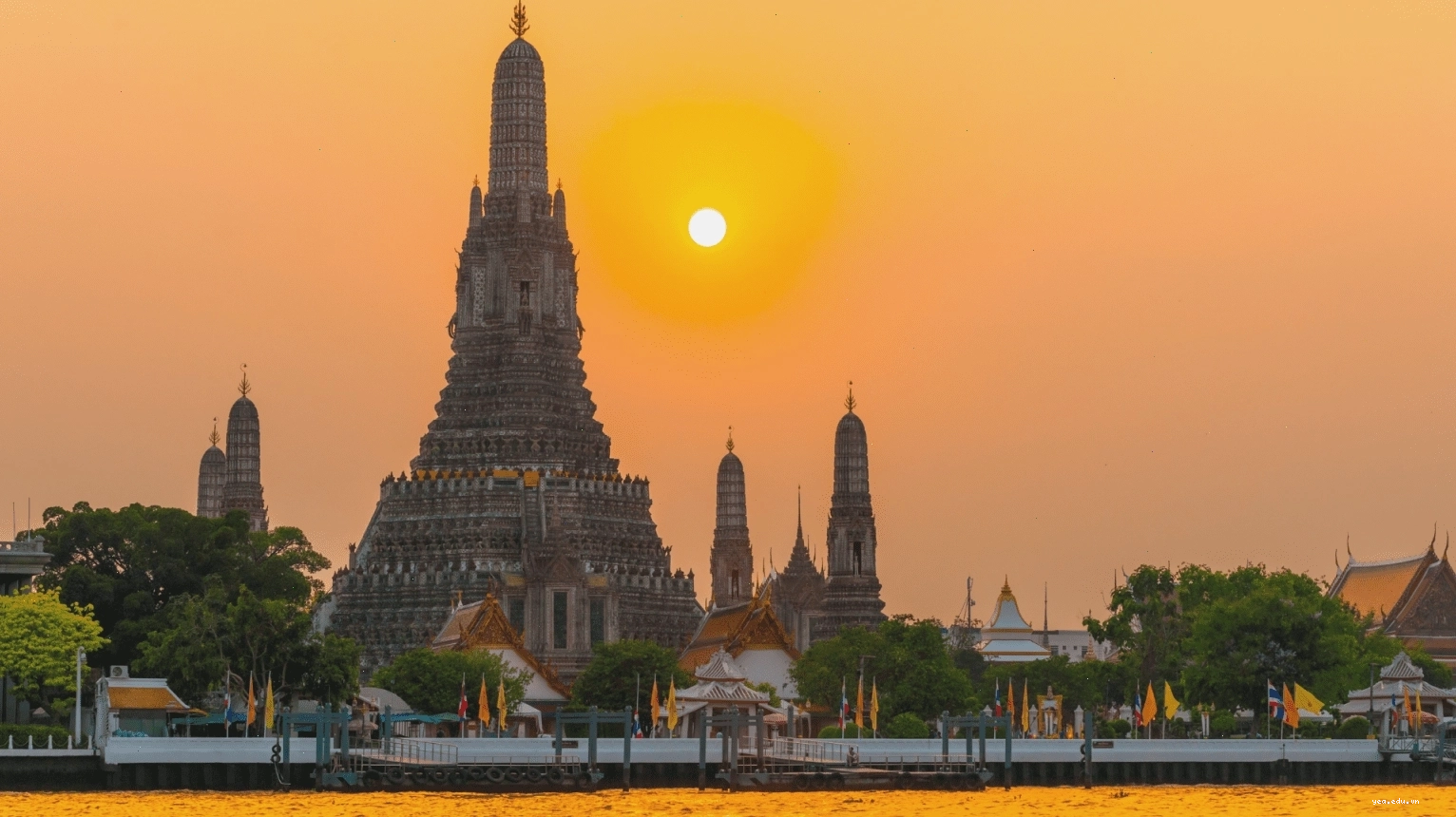 Máy bay của Thai Airways hạ cánh tại Bangkok
