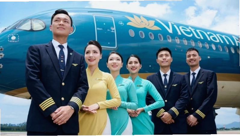 Máy bay của Vietnam Airlines trên bầu trời