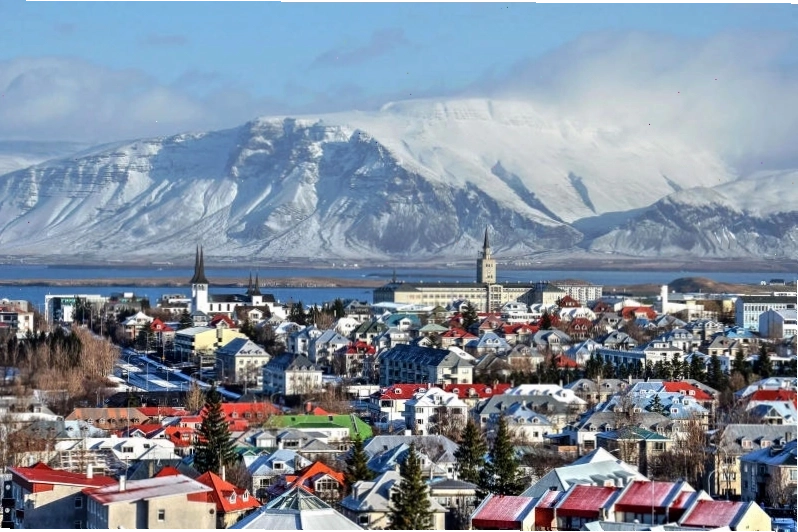 Máy bay đang hạ cánh tại sân bay Keflavik, Iceland