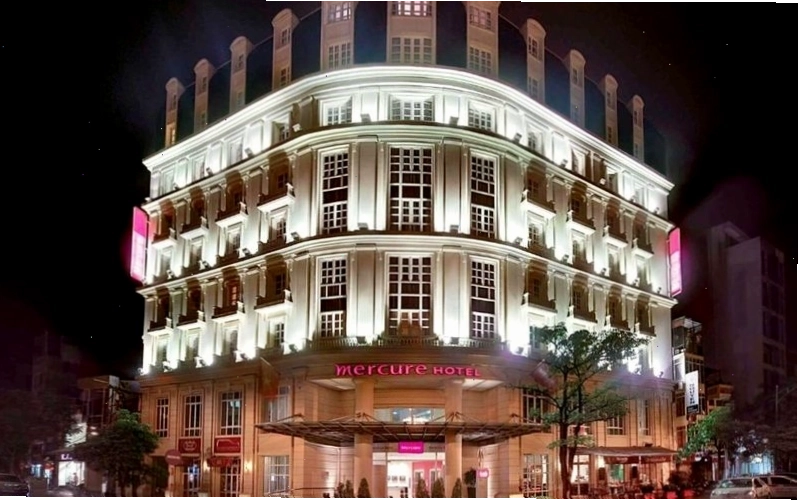 Mercure Hanoi La Gare nhìn từ bên ngoài với kiến trúc hiện đại