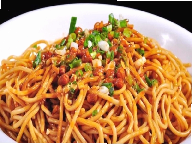Mì nóng khô (Re Gan Mian) - Hương vị tinh hoa của Giang Thành