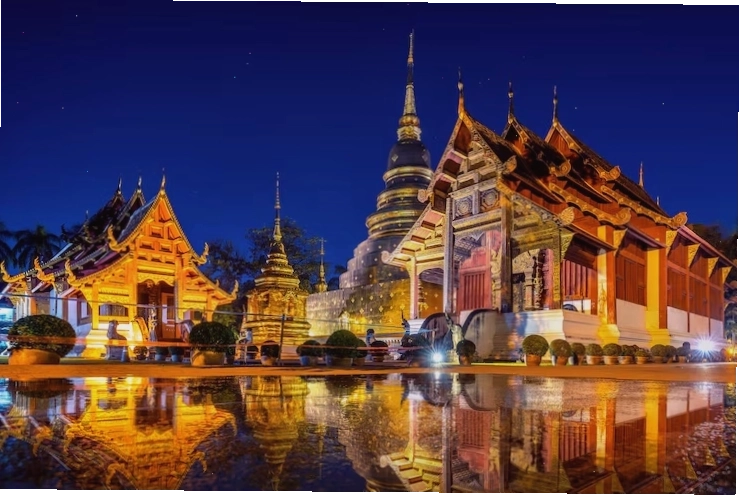 Miễn phí Photo chùa wat phra singh vào ban đêm ở chiang mai, thái lan.