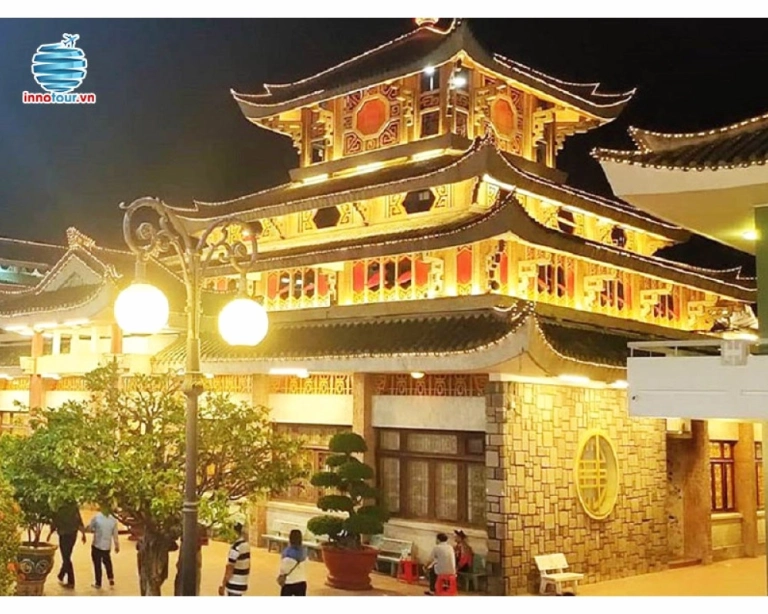 Miếu Bà Chúa Xứ Núi Sam: Kỷ lục và Nét đẹp Văn hóa Tín ngưỡng An Giang