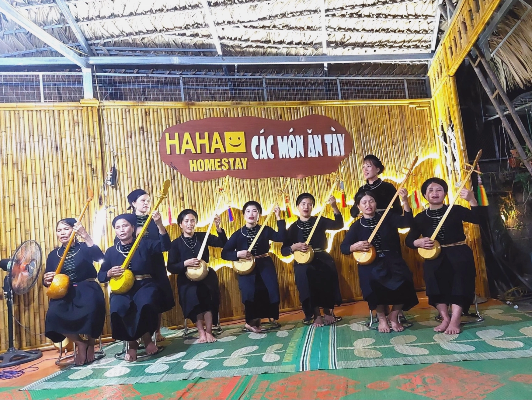 Mô hình homestay thôn Tha Hà Giang giữ gìn kiến trúc nhà sàn