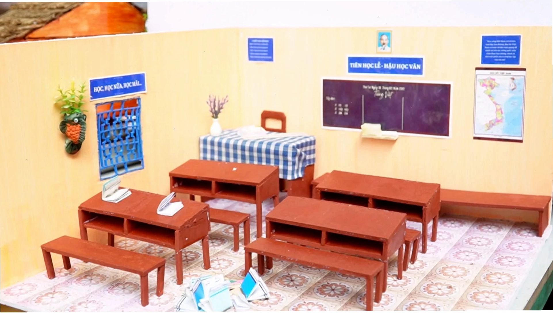 Mô hình nhà sàn miền Tây thu nhỏ