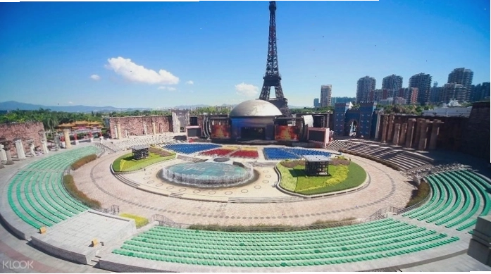 Mô hình Tháp Eiffel tại công viên Window of the World