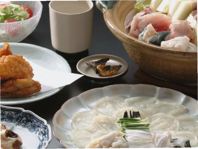 Món cá nóc fugu được trình bày đẹp mắt