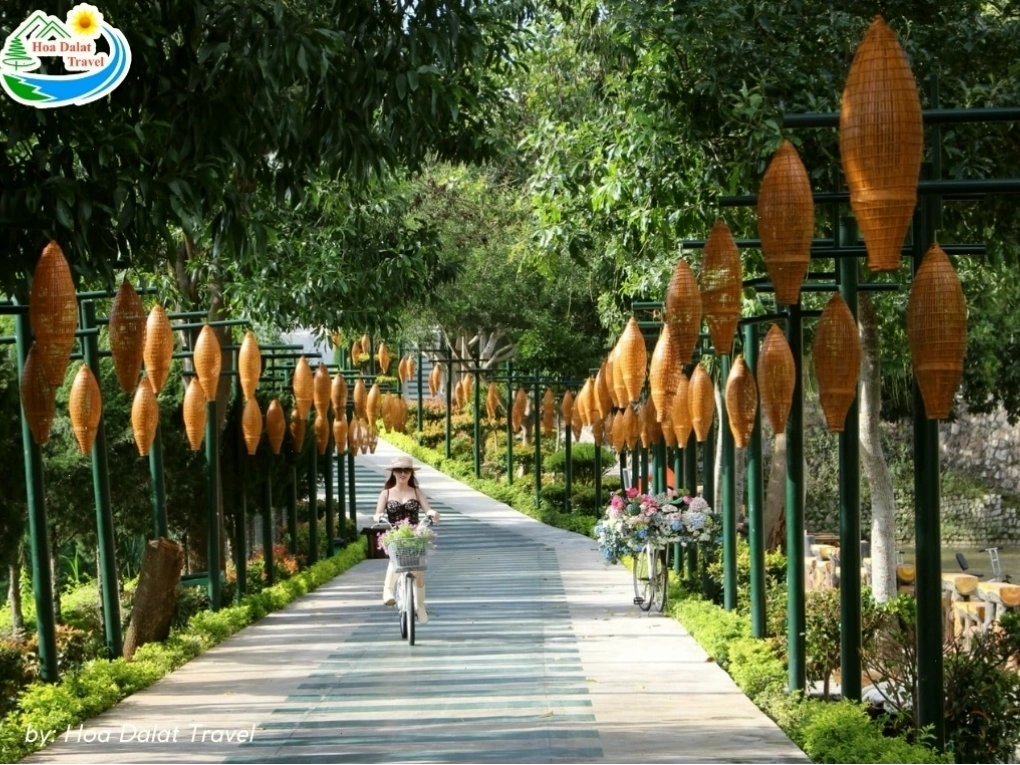 Một con đường đẹp ở khu du lịch Thúy Thuận dẫn lên đèo Tà Nung