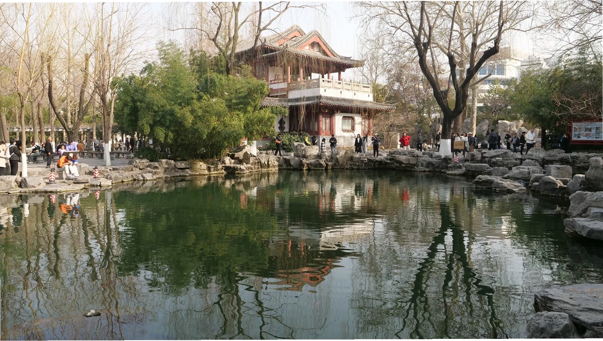 Một góc Công viên Báo Đột Tuyền