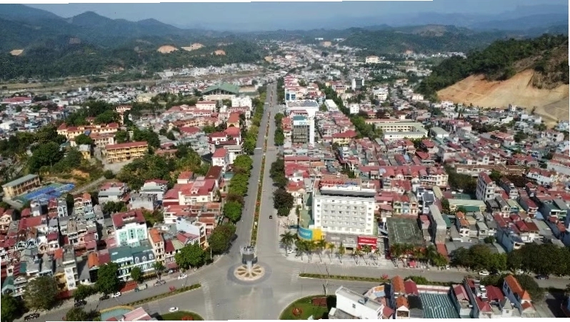 Một góc thành phố Bắc Kạn nhìn từ trên cao, thể hiện sự phát triển đô thị