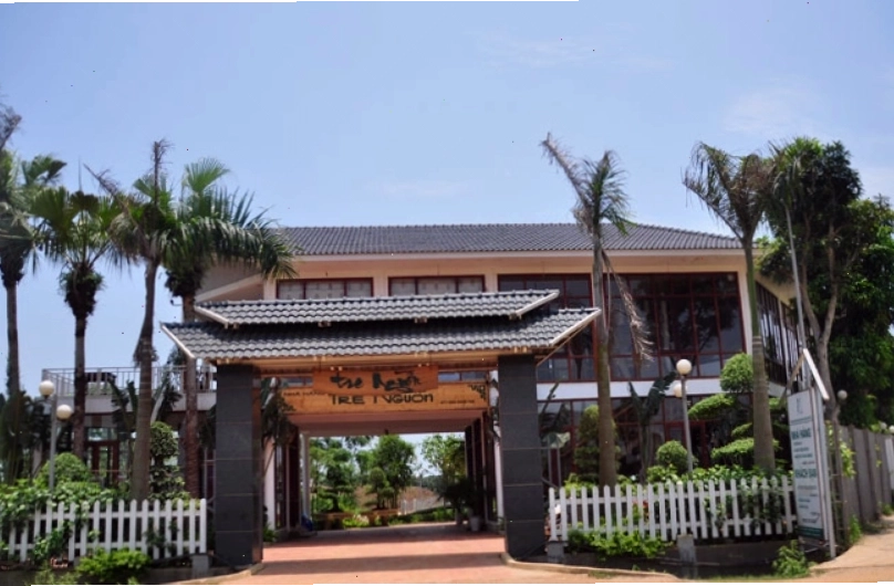 Một trong những bể bơi nước nóng tại Tre Nguồn Resort