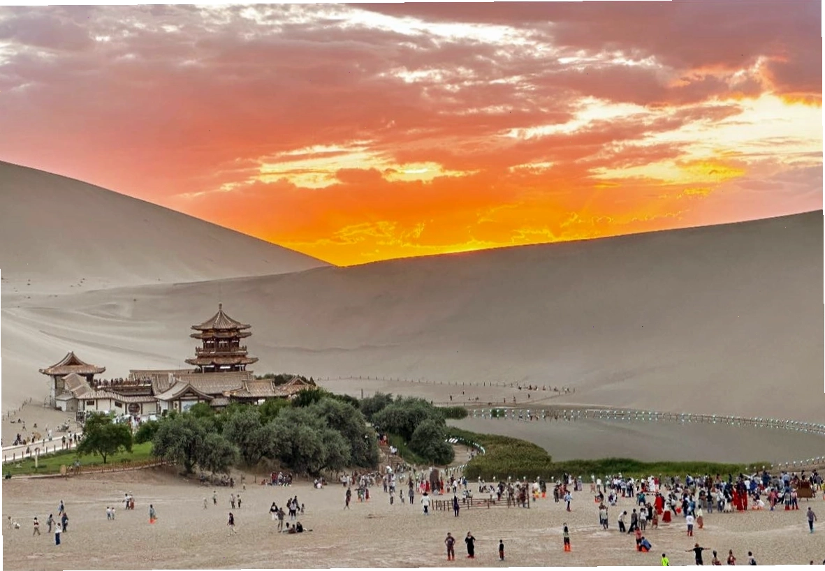 Mùa hè là thời điểm thích hợp để du lịch Đôn Hoàng