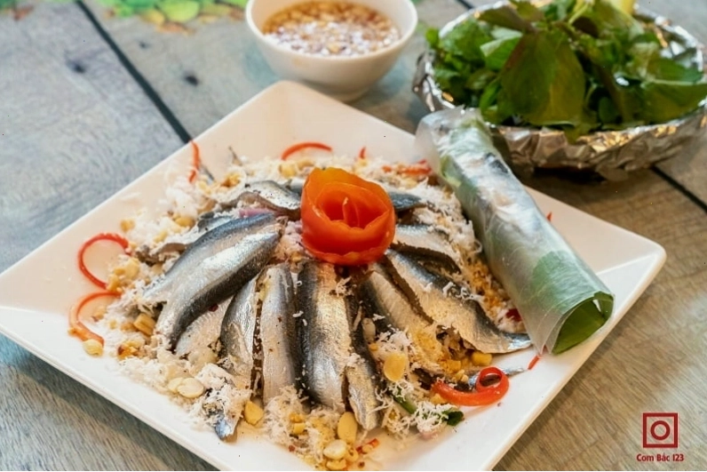 Mực nướng là món ngon nổi tiếng tại Hòn Sơn