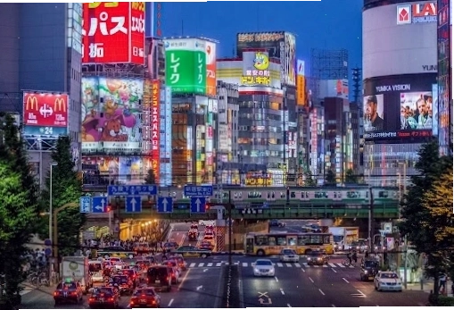 Ngã tư Shibuya Scramble nổi tiếng với dòng người qua lại đông đúc
