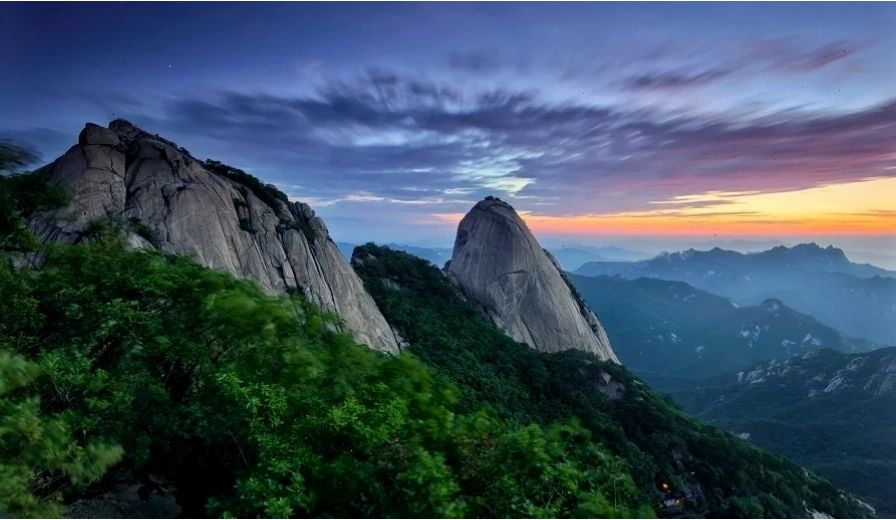 Ngắm cảnh đêm Seoul từ đỉnh núi Bukhansan