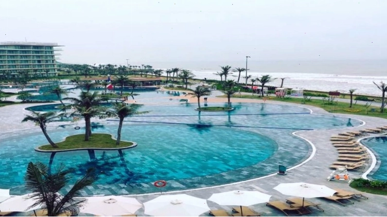 Ngắm cảnh hoàng hôn tuyệt đẹp từ vòng quay ánh sáng FLC Sầm Sơn