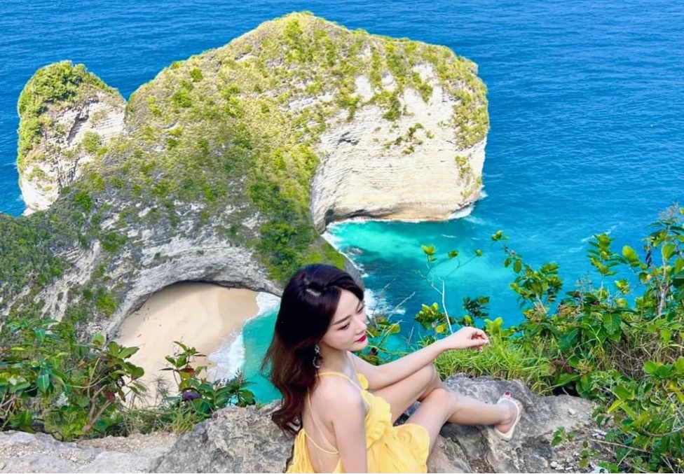 Ngắm hoàng hôn tại bãi biển Jimbaran