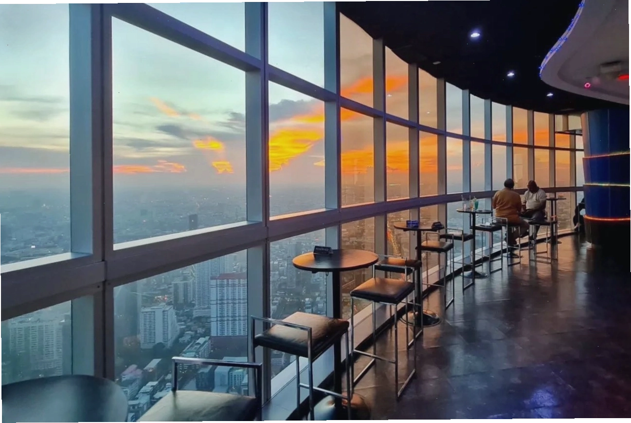 Ngắm nhìn thành phố Bangkok về đêm lung linh từ nhà hàng buffet tầng cao
